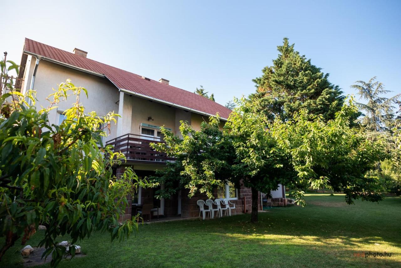 Zefir Apartments Balatonfured Exterior photo